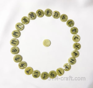 Руны нефрит малые