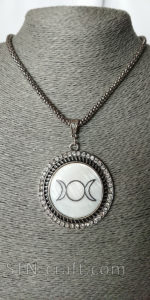 Тройная Луна на перламутре