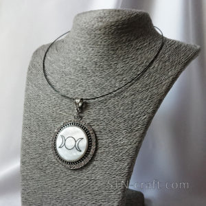 Тройная Луна на перламутре