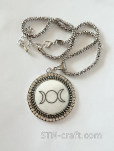 Тройная Луна на перламутре