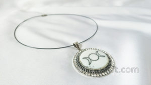 Тройная Луна на перламутре