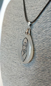 Богиня-мать на халцедоне