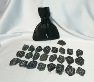 Руны базальт крупные