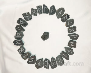 Руны базальт крупные