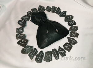 Руны базальт крупные