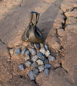 Руны базальт крупные