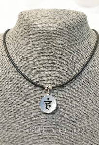 Серебряная подвеска чакра Вишудха перламутр