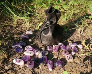 Руны резные миниатюрные Аметист