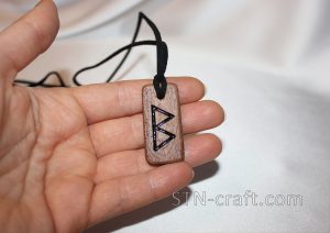 Руна Беркана на бересте