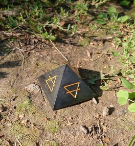 Стихийная пирамида Солнца