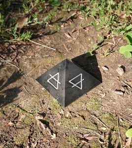 Пирамида шунгит