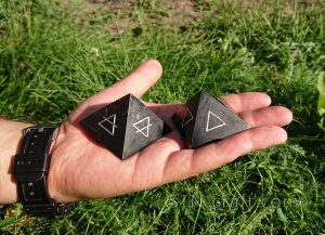 Пирамида шунгит