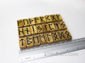 Руны подвески дерево