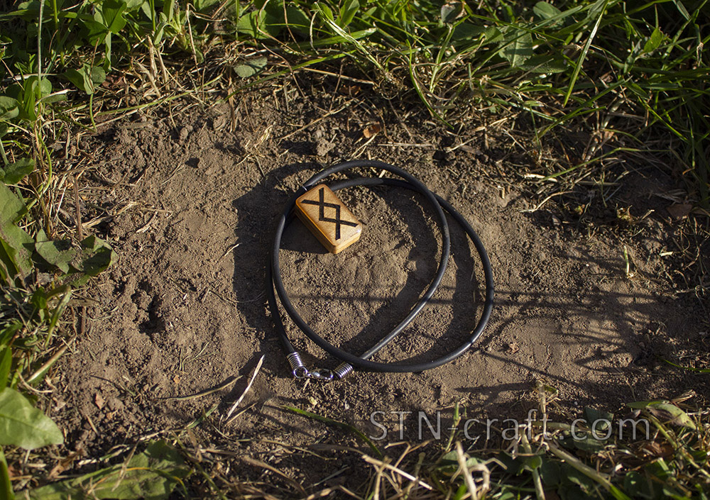 Руны подвески дерево