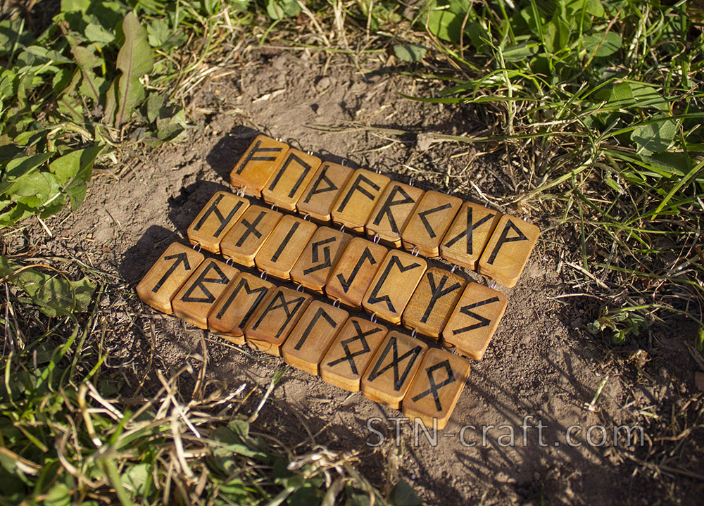 Руны подвески дерево