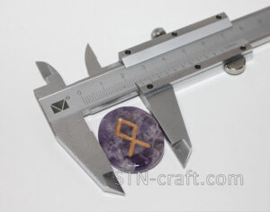 руны аметист овал