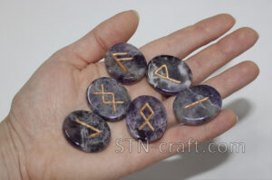 руны аметист овал